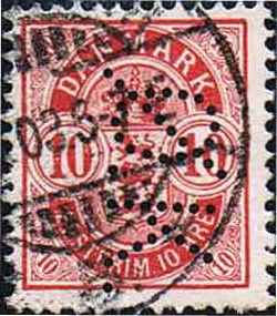 Kbh. 1) Perfinbilledet Ø 7, er det første perfinbillede ØK brugte i deres frimærker i perioden 07. 1899 – 12. 1927, og kendes brugt på Afa-Nr. 23B til og med Afa-Nr. 169. Kendes også perforeret på stempelmærker. Perfinbilledet er vist som det er perforereret i forhold til retvendt frimærke. Fra frimærkets forside. Stilling 2.