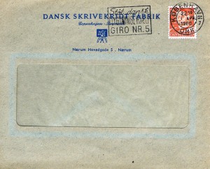 30 øre rød type III, perforeret med perfinbilledet RX påsat en rudekuvert fra ”Dansk Skrivekridt Fabrik” i Nærum, afstemplet den 1. april 1960 i København.